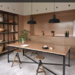 Pared revestida con cuarzo Silestone Arcilla Red