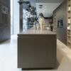 Isla y cocina tradicional de porcelánico Dekton Galema