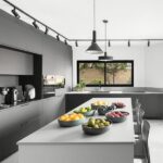 Isla y encimera de porcelánico Dekton Sirocco