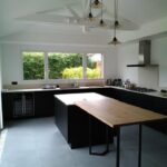 Encimera con zócalos de porcelánico Dekton Edora