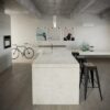 Isla de cocina con barra de desayuno Dekton Lunar
