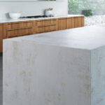 Dekton Nilium isla toda cubierta con porcelánico