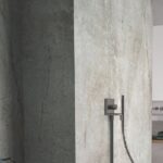 Baño con encimera y revestimiento pared de Dekton Soke