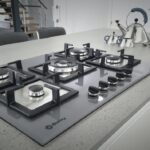 Isla con quemadores a gas Dekton Strato kitchen island