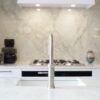 Dekton Bergen salpicaderos y grifo