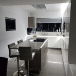 Isla y cocina moderna de cuarzo luces LED Compac Glaciar