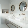 Dekton Helena Baño con encimera y revestimiento pared