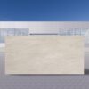 Losa grande de Neolith Arena beige en entorno exterior industrial, bajo cielo azul.