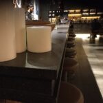 Isla de un bar con Silestone Arden Blue de acabado Volcano