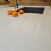 Encimera de cocina con ranuras de drenaje Silestone Desert Silver suede