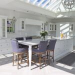 Isla y encimera de cuarzo Silestone Desert Silver