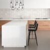 Isla de cocina toda cubierta y con encimera Silestone Eternal Statuario