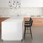 Isla de cocina toda cubierta y con encimera Silestone Eternal Statuario