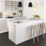 Isla de cocina con fregadero Silestone Eternal Statuario