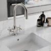 Fregadero integrado de cuarzo Integrity en el baño Silestone Ethereal Glow