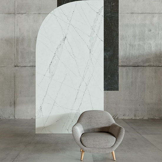 Pared revestida con cuarzo Silestone Ethereal Haze