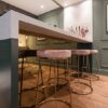 Mueble de cocina verde isla Silestone Lagoon