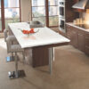Isla y cocina moderna de cuarzo Silestone Miami Vena