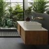 Dekton Albarium fregadero en un baño moderno