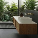Dekton Albarium fregadero en un baño moderno
