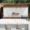 Dekton Daze encimera con salpicaderos e isla para exteriores
