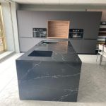isla de cocina Compac Unique Marquina
