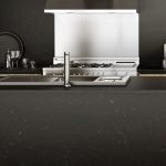 encimera de cocina revestida con Compac Volcano Dark Glacé