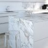 isla de cocina con mármol Calacatta