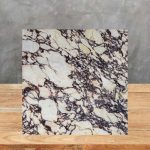 muestra de mármol Calacatta Viola