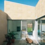 pared exterior con Arenisca Niwala Yellow