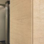 pared de oficina revestida con arenisca Niwala Yellow
