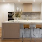 cocina moderna con encimera de Sensa Taj Mahal