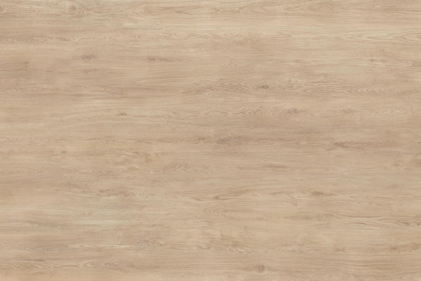 Arklam Arcane Camel losa completa efecto madera beige-camel suave con vetas naturales realistas. Encimera porcelánica sinterizada premium para cocinas luminosas en Málaga y Costa del Sol 2026