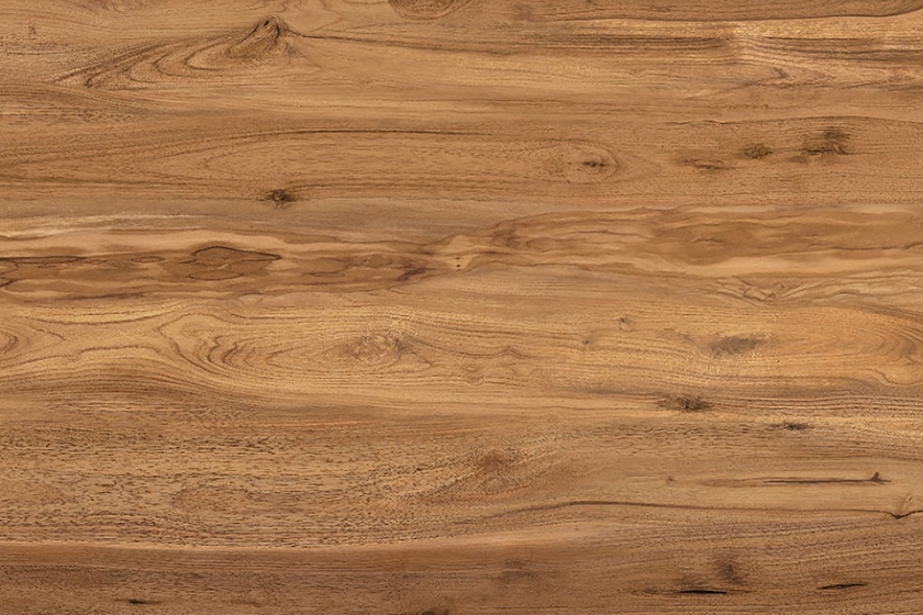 Blaker Caoba losa completa efecto madera caoba o cedro con tonos marrones ricos, vetas orgánicas y nudos naturales realistas. Encimera porcelánica premium resistente para cocinas en Málaga, Marbella, Estepona, Fuengirola, Nerja y toda la Costa del Sol 2026