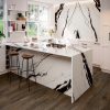 cocina Coverlam Panda en una cocina con muebles blancos