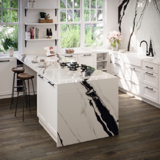 isla con cascada, encimera y salpicadero Coverlam Panda