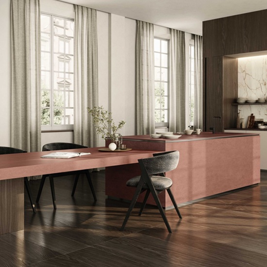 isla y cascada Sapienstone Balance Marsala Red