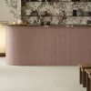 una cocina con encimeras Sapienstone Balance Marsala Red