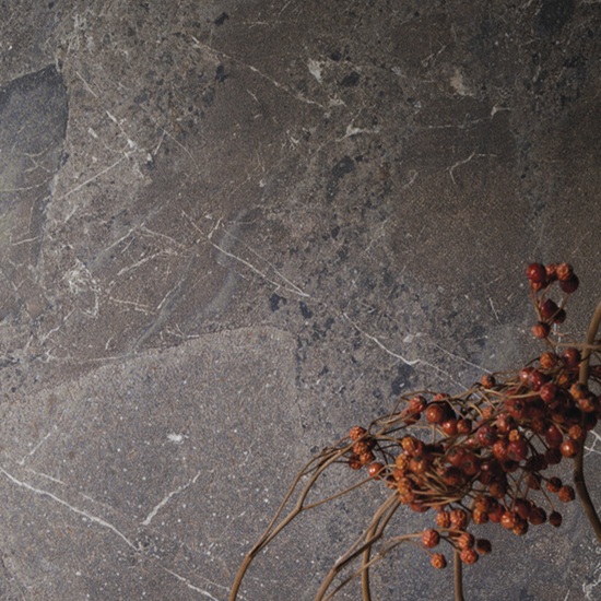 revestimiento pared Sapienstone Breccia Imperiale