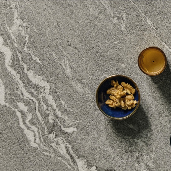 primer plano de la isla cocina Sapienstone Quartzite Vals