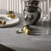una isla de cocina Sapienstone Quartzite Vals