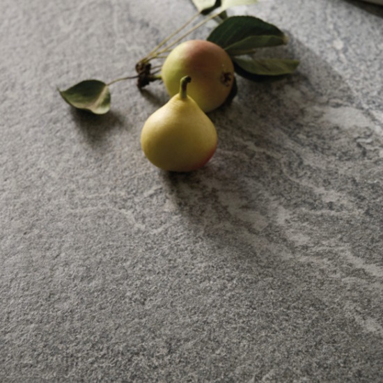 primer plano de un tope de mesa Sapienstone Quartzite Vals