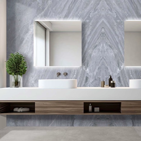 un baño con superficies baño