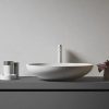 un baño con lavabo Equs Metal Grey