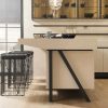 una cocina moderna con una isla Xtone Bottega Caliza