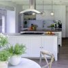 una cocina con encimeras encimera Xtone Calacatta Antico