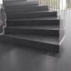 escalones en escalera Xtone Liem Black en una escalera