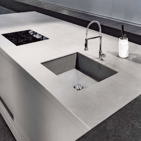 isla cocina con fregadero integrado Laminam Calce Grigio