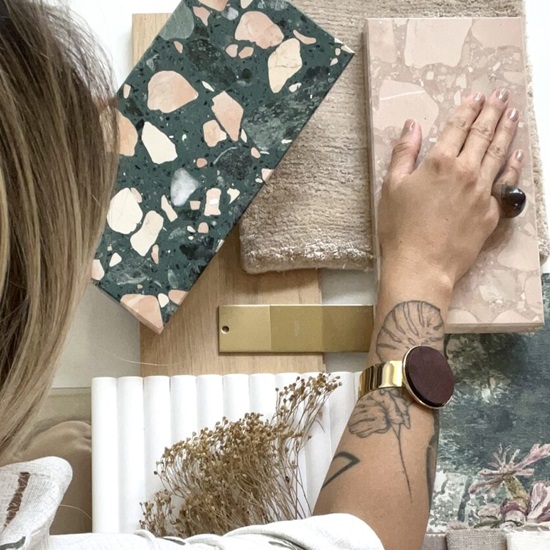 diseño azulejo terrazo beige con mármol blanco Perlato Royal