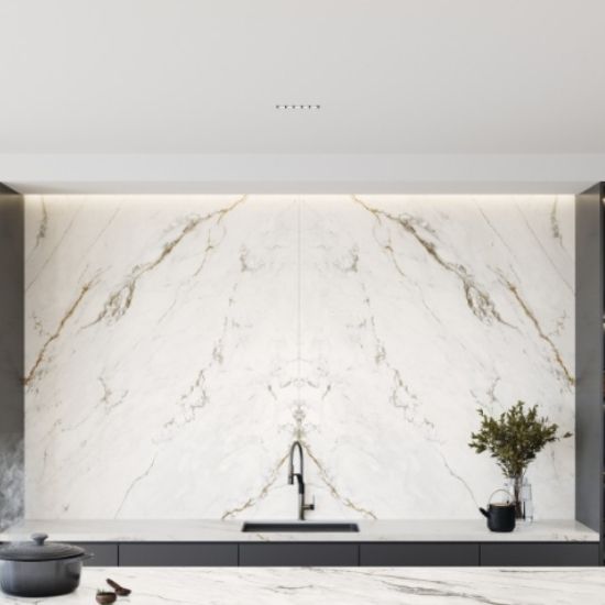 encimera Coverlam Capraia con frente haciendo juego